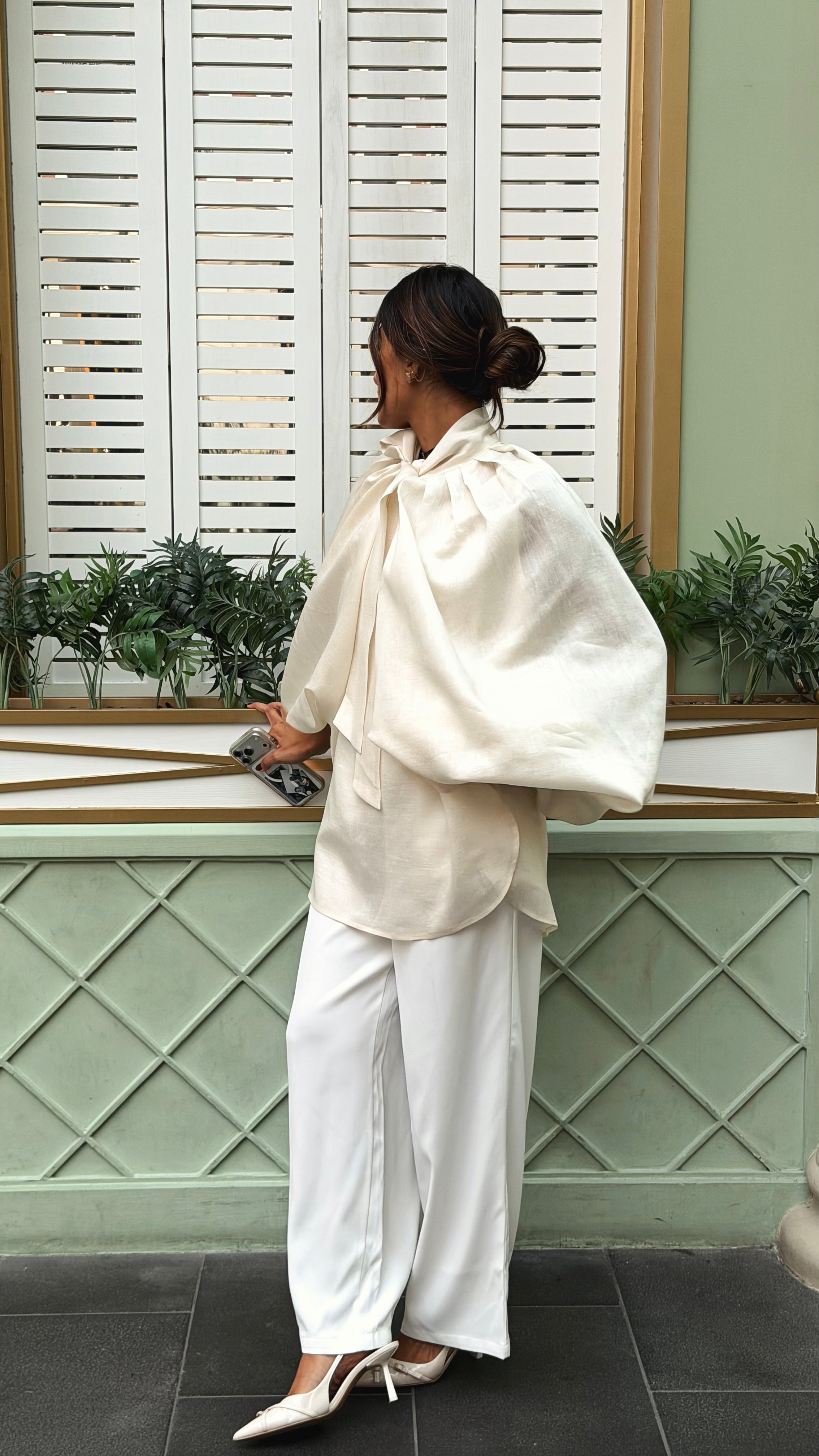 THE AURA TOP