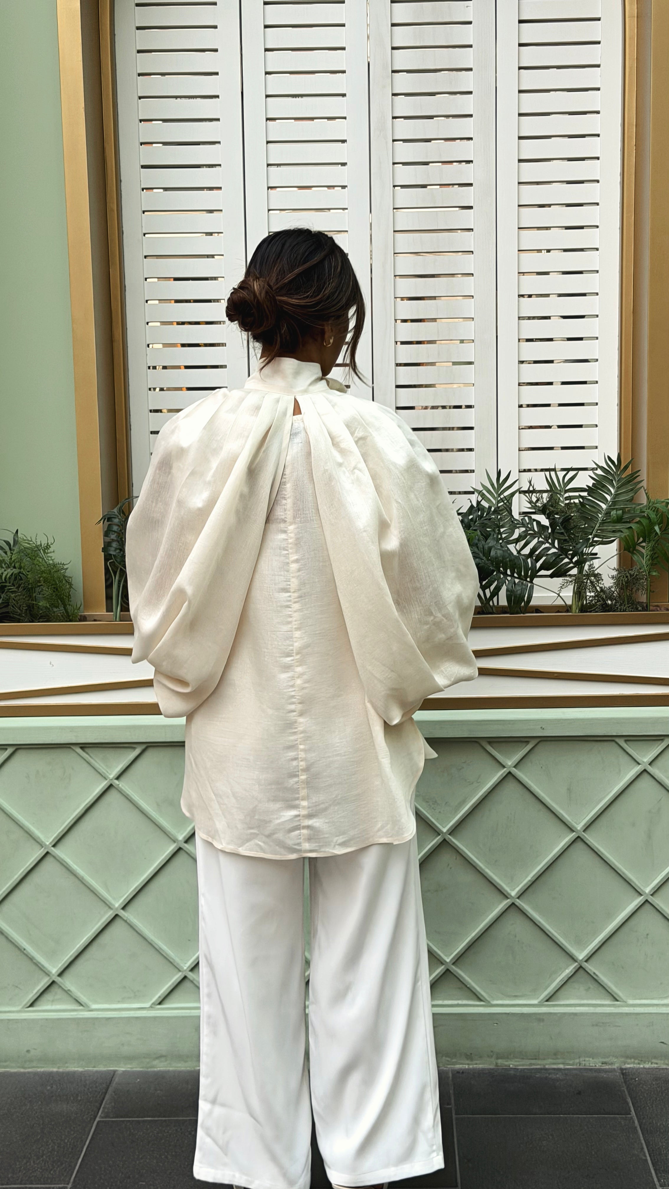 THE AURA TOP